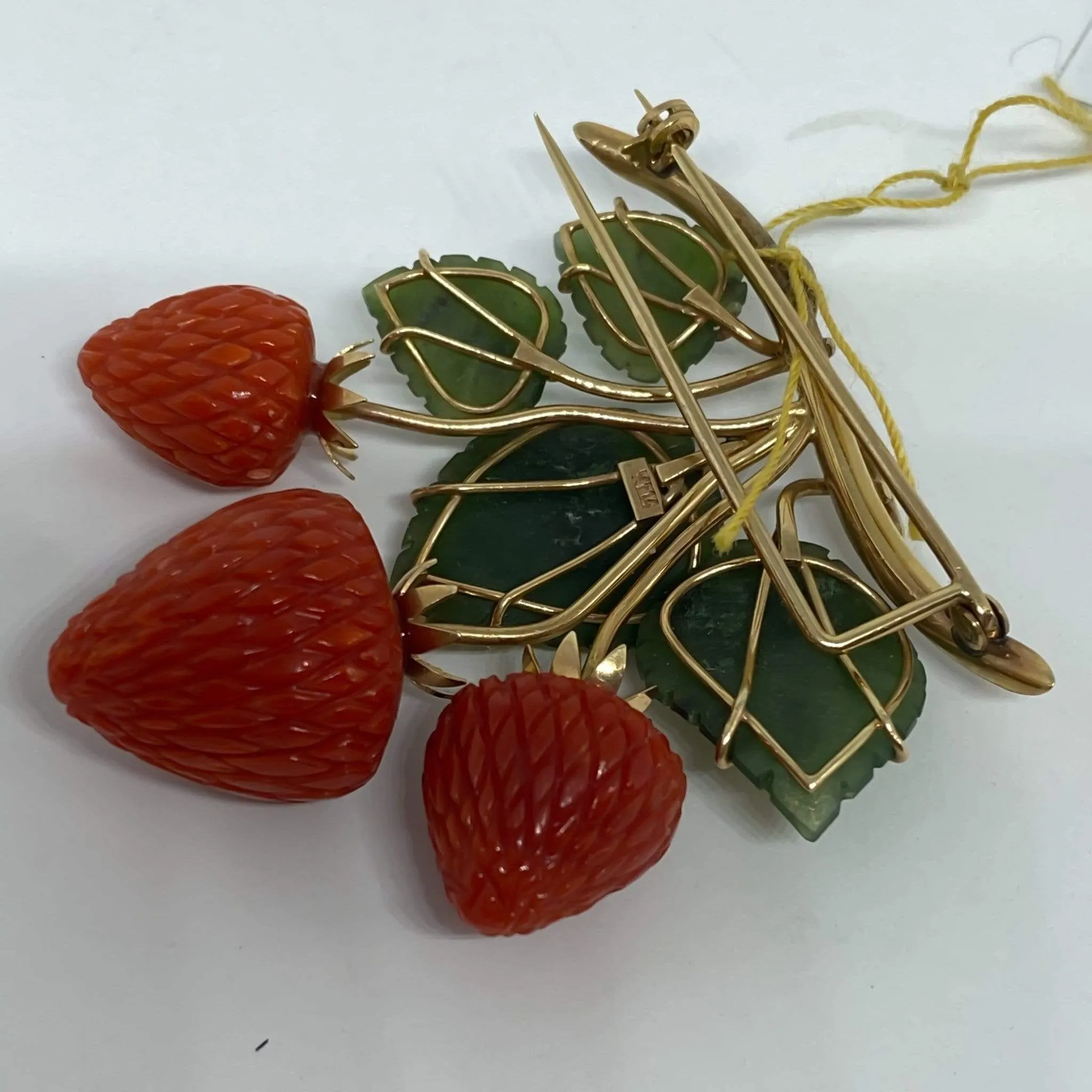 14KY Strawberry Coral & Jade Leaf Brooch Pin 14K Yellow Gold 1950's