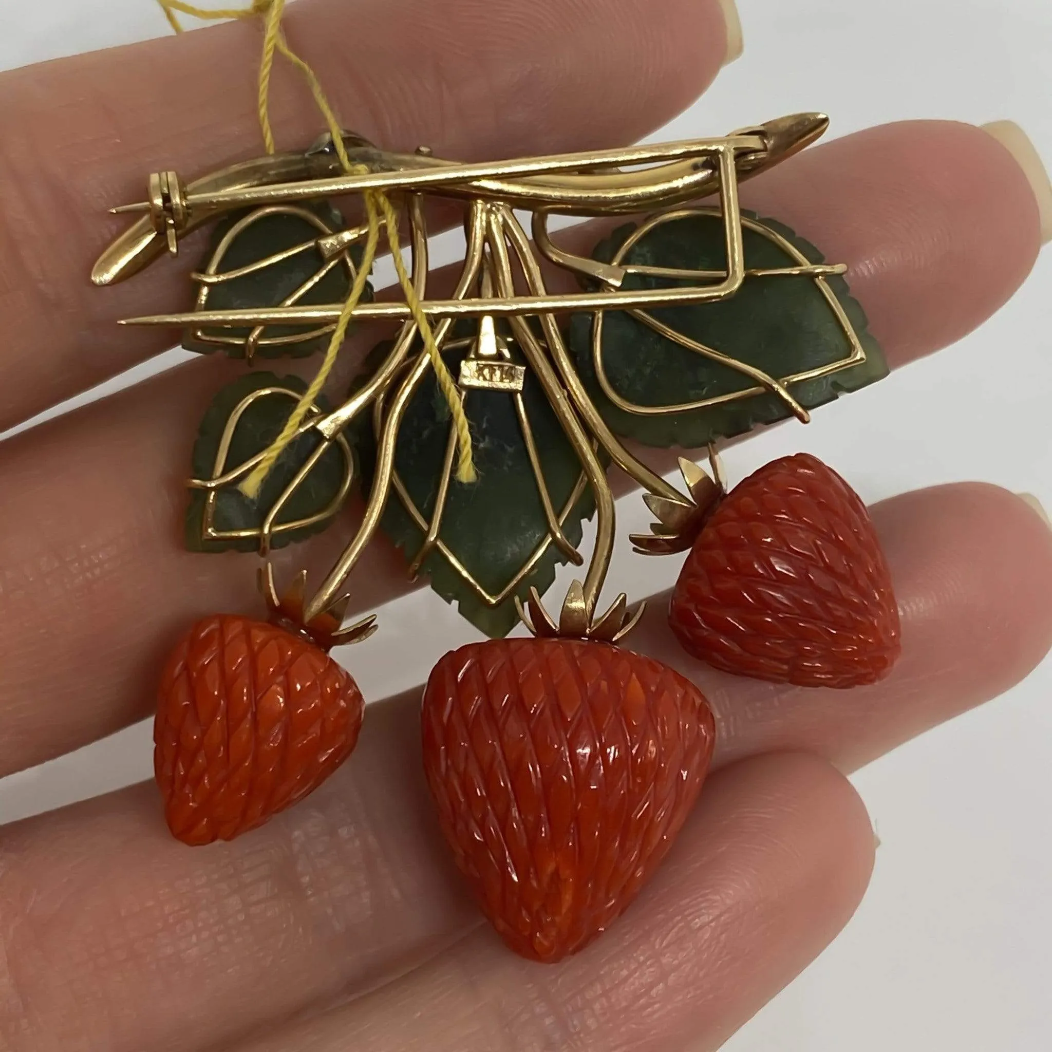 14KY Strawberry Coral & Jade Leaf Brooch Pin 14K Yellow Gold 1950's