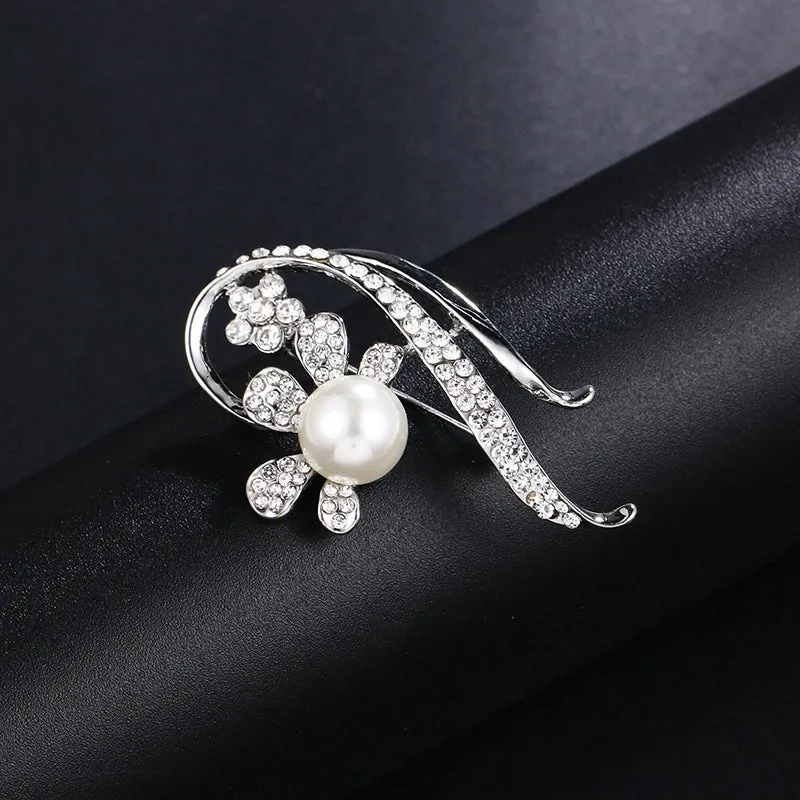 Elegant Pin Leaf Flower Butterfly Alloy Plating Inlay Rhinestones Pearl Women'S Brooches