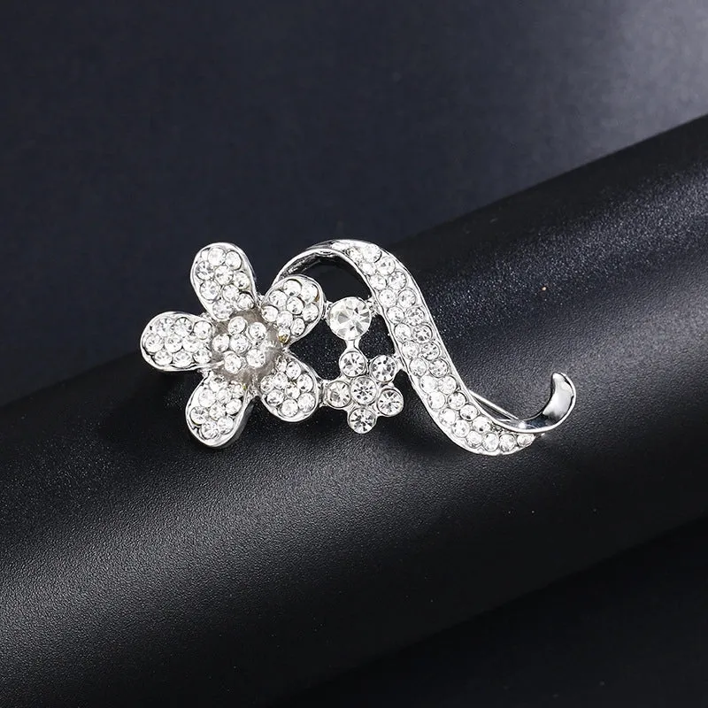 Elegant Pin Leaf Flower Butterfly Alloy Plating Inlay Rhinestones Pearl Women'S Brooches