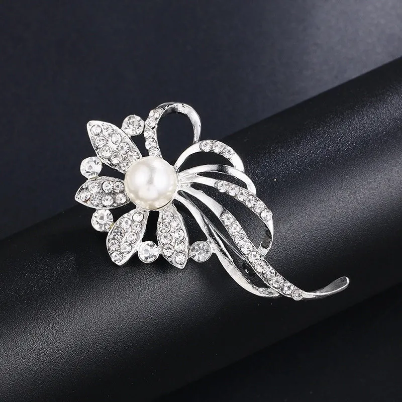 Elegant Pin Leaf Flower Butterfly Alloy Plating Inlay Rhinestones Pearl Women'S Brooches