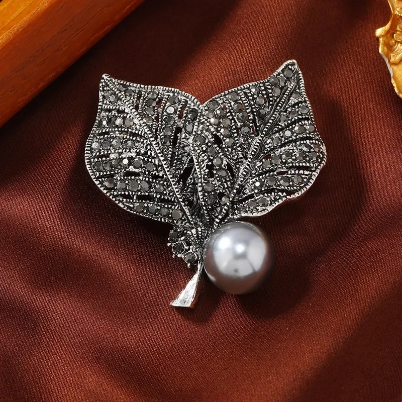 Elegant Retro Pin Leaf Flower Alloy Plating Inlay Artificial Pearls Rhinestones Unisex Brooches