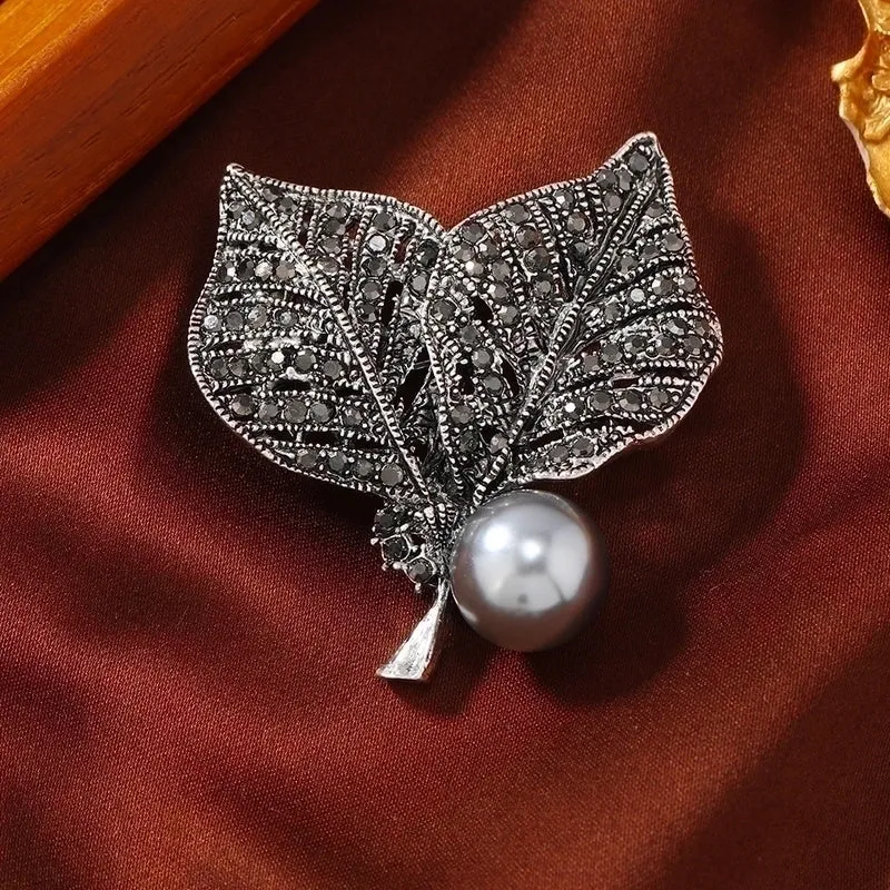 Elegant Retro Pin Leaf Flower Alloy Plating Inlay Artificial Pearls Rhinestones Unisex Brooches