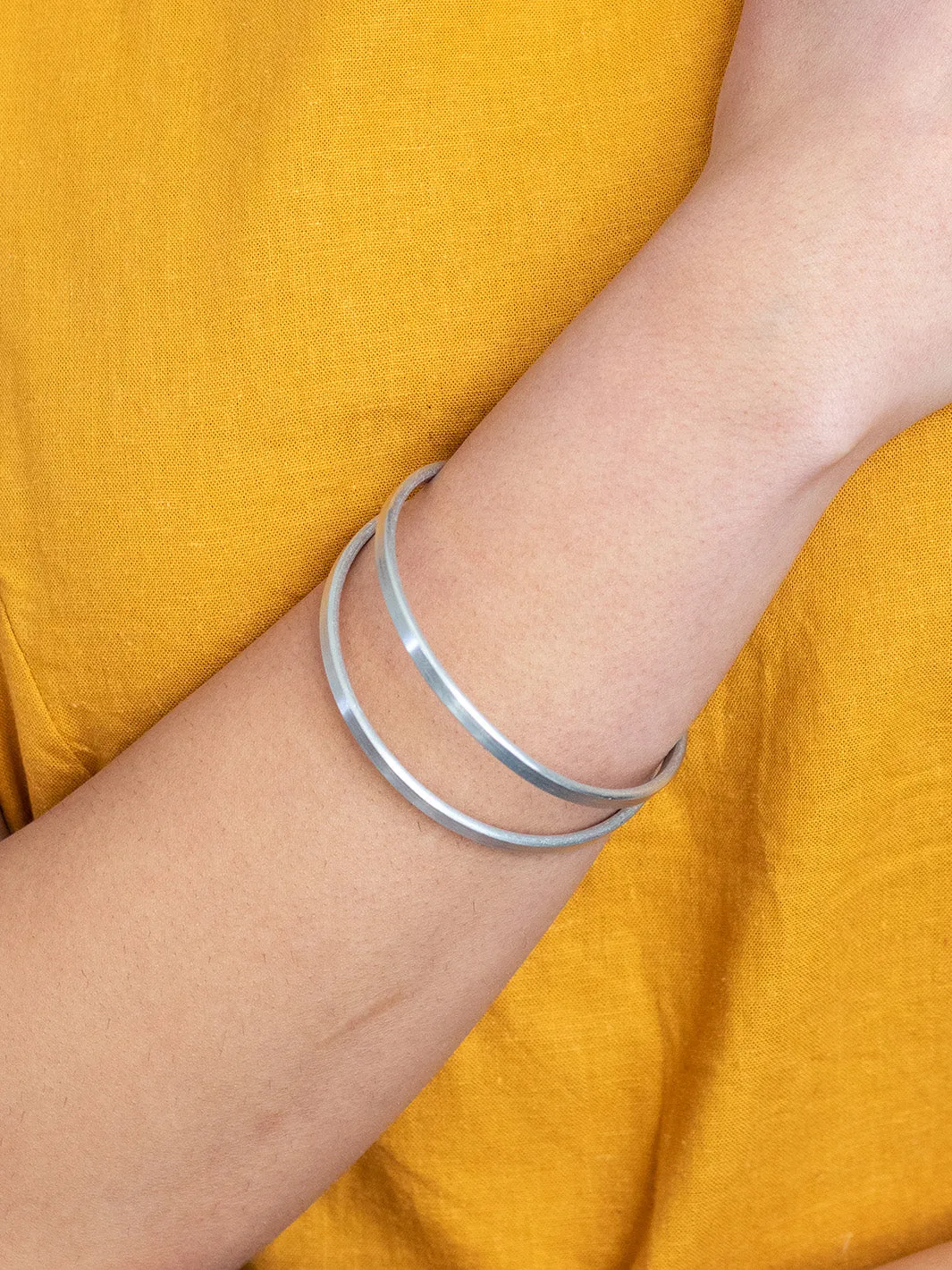 THIN SCUP BRACELET