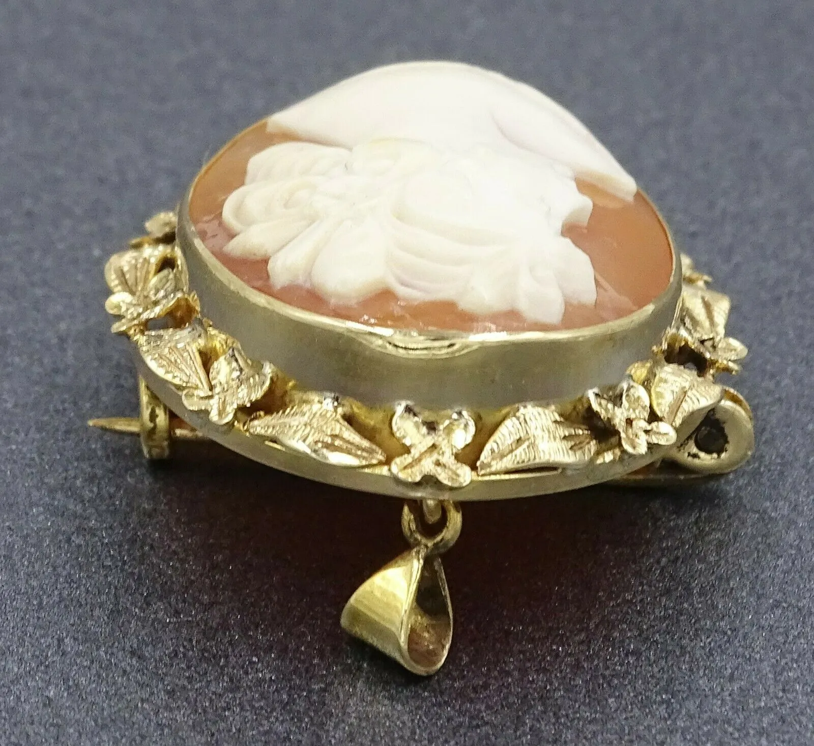 Vintage 9ct Yellow Gold & Shell Cameo Brooch/Pendant with Flower Leaf Surrounds