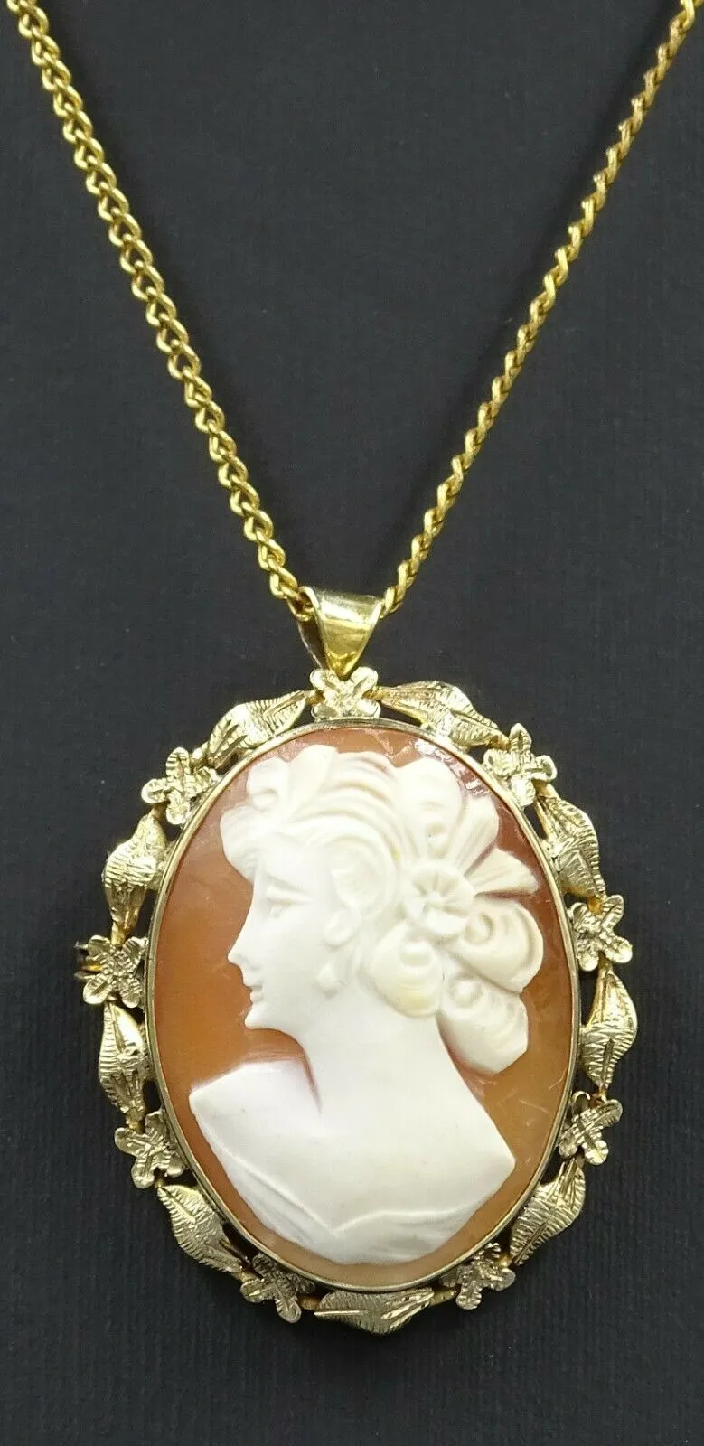 Vintage 9ct Yellow Gold & Shell Cameo Brooch/Pendant with Flower Leaf Surrounds