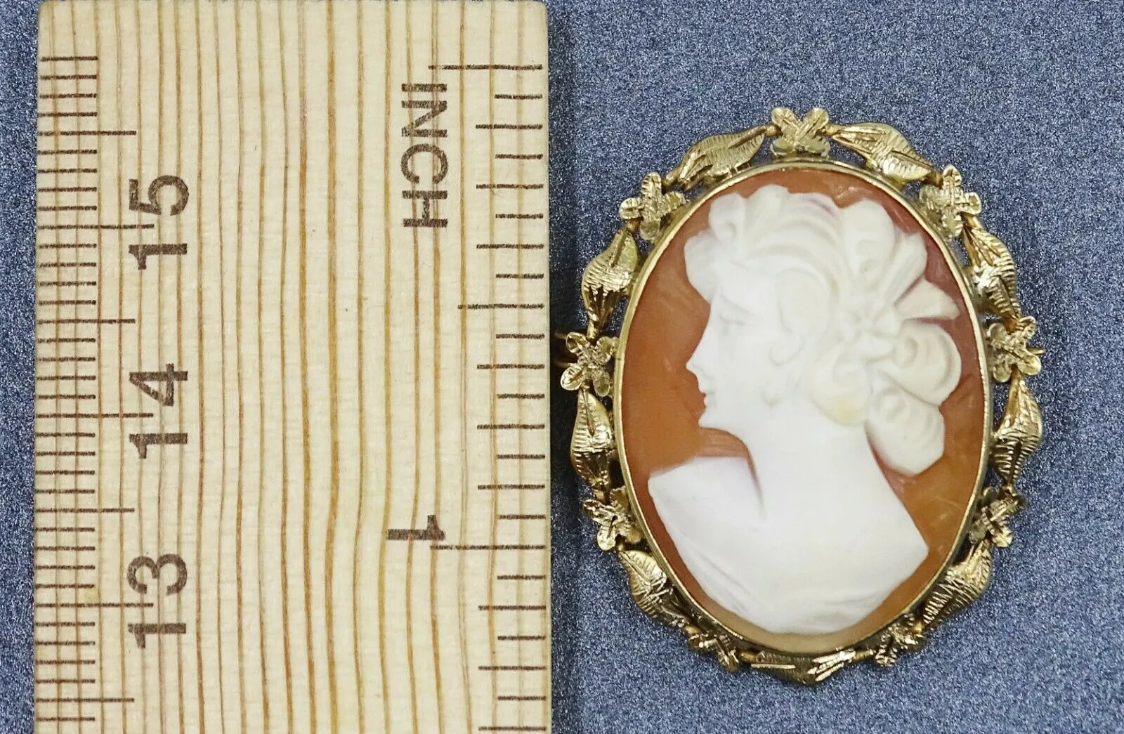 Vintage 9ct Yellow Gold & Shell Cameo Brooch/Pendant with Flower Leaf Surrounds