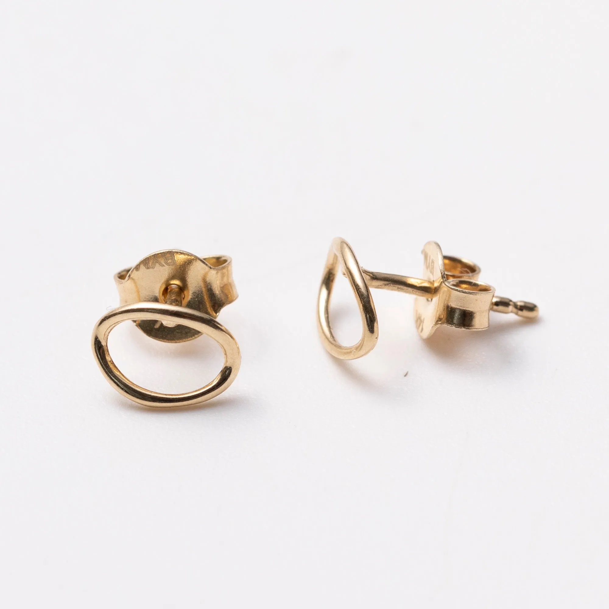 Women's Mini Cut-Out Oval Stud Earrings 14K Yellow Gold