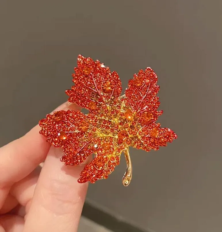 XSB080 - Maple Leaf Saree Brooch